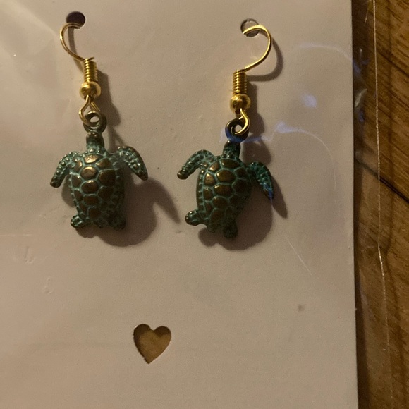 “ Green Sea Turtle” earrings. - Picture 1 of 3